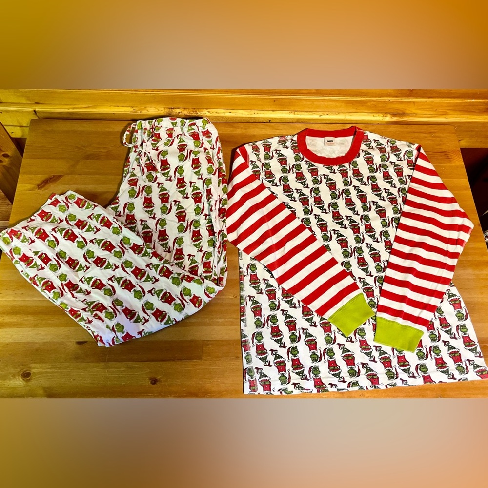 Dr. Suess Grinch Adult Unisex Pajama Set